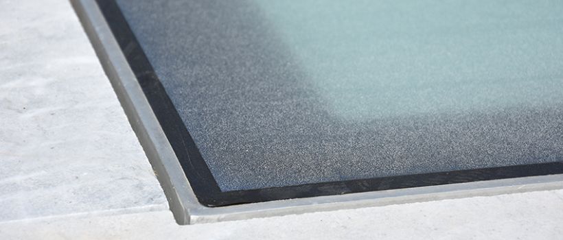 Fond en verre avec revêtement antidérapant mat