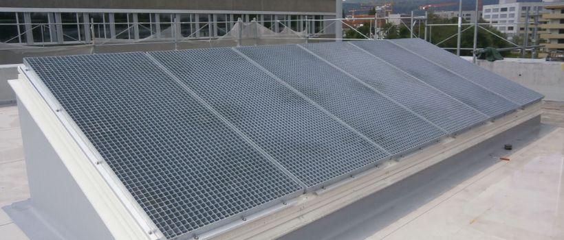 Lanterneaux vitrés avec grille de protection contre la grêle (Empa Dübendorf)