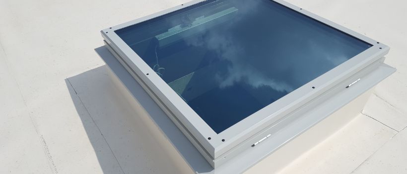 Fentre de toit plat avec film de protection solaire, transmission de lumire 54%
