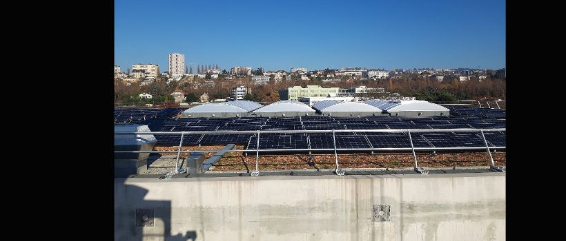 Ein Lichtband der 4 ist mit RWA-Steuerungen ausgestattet