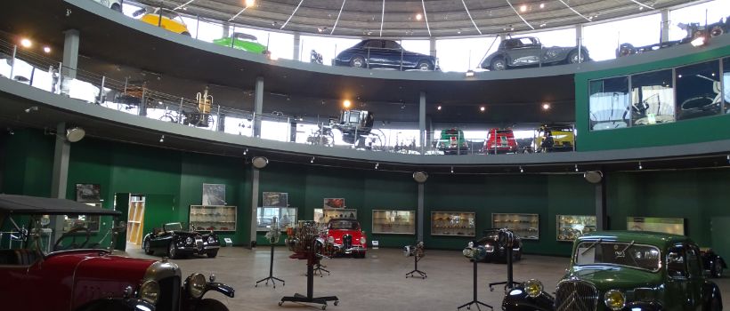 Innenansicht der Wandverglasung, Pantheon in Muttenz (Forum für Oldtimer-Besitzer) 