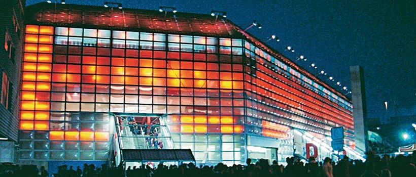 Beleuchtete Lichtkuppeln (St.Jakob Fussballstadion Basel)