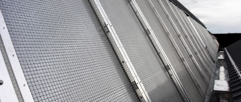 Vitrages shed avec grilles anti-grêle