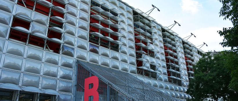 Aussenfassade mit über 3400 ISBA-Lichtkuppeln eingekleidet, Fussballstadion St.Jakob, Basel